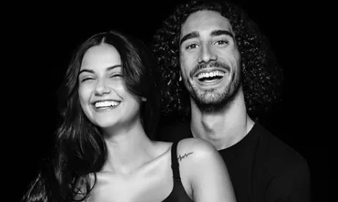 Khán đài Chelsea thêm rực rỡ với bạn gái xinh đẹp của tân binh Cucurella