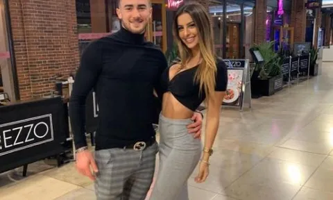 Jack Harrison nổi bật tại Leeds United nhờ… bạn gái xinh đẹp