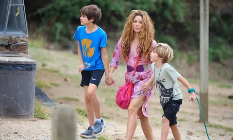 Shakira trông “buồn bã” sau video tiết lộ Pique và bạn gái mới