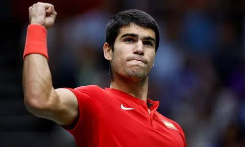 Chiến thắng muộn của Alcaraz đưa Tây Ban Nha vào tứ kết Davis Cup