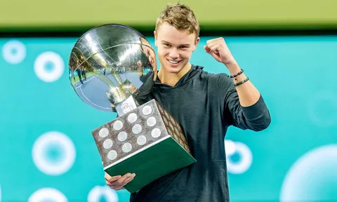 Tsitsipas gục ngã trước Rune tại Stockholm