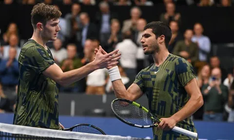 Alcaraz suýt thua Draper tại giải Swiss Indoors