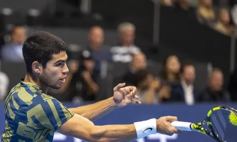 Alcaraz vào tứ kết Swiss Indoors