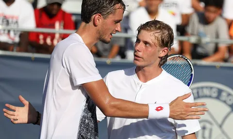 Medvedev gặp Shapovalov trong trận đấu cuối cùng ở Vienna Open