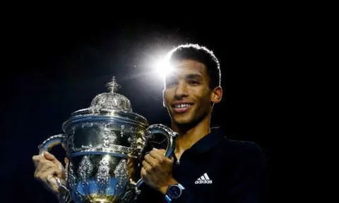 Felix Auger-Aliassime vô địch Swiss Indoors