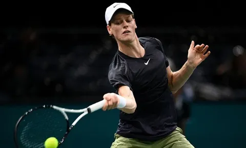 Sinner bị loại sớm ở Paris Masters