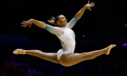 Rebeca Andrade - vận động viên thể dục dụng cụ Brazil đầu tiên vô địch thế giới nội dung toàn năng 
