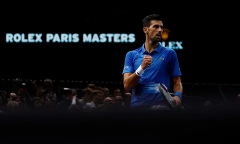 Alcaraz bỏ cuộc, Djokovic tiến sát ngôi vô địch Paris Masters thứ 7