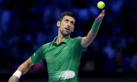 Giải Quần vợt ATP Finals: Djokovic thắng, Medvedev thua lượt trận đầu