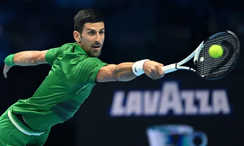 Djokovic giành tấm vé thứ hai vào bán kết ATP Finals