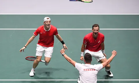 Sức mạnh tập thể đưa Canada và Italy giành vé bán kết Davis Cup