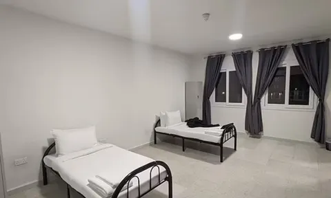 Chỗ ở 170 bảng tại Qatar ngập trong nước thải