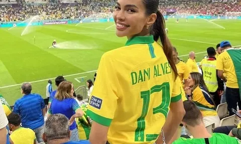 "Sức nóng" của Joana khiến Dani Alves muốn “vượt rào”