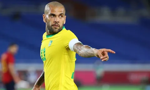 Dani Alves là thủ quân lớn tuổi nhất tại World Cup