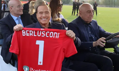 Cựu Thủ thướng Berlusconi treo thưởng cho cầu thủ Monza bằng… “gái”