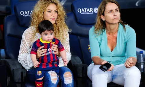 Mẹ Pique “suy sụp” khi Shakira không cho con gọi “bà”