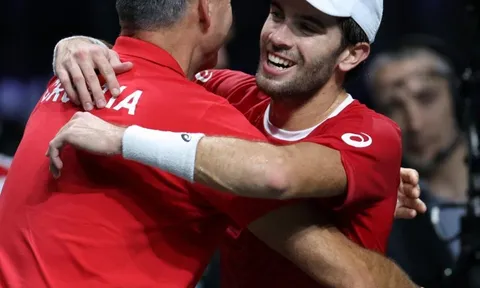 Coric đánh bại Thiem, đưa Croatia dự vòng bảng Davis Cup