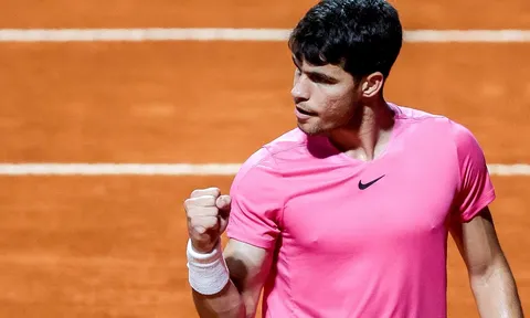Alcaraz lội ngược dòng lọt vào tứ kết giải Argentina Open