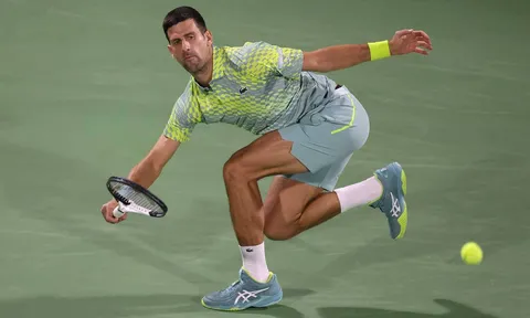 Djokovic thắng vất vả trận mở màn ở Dubai Tennis Championships
