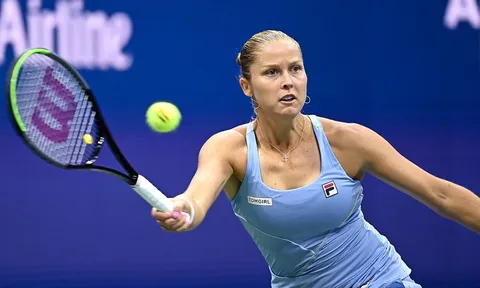 Sân nhà giúp Rogers loại Collins tại Charleston Open