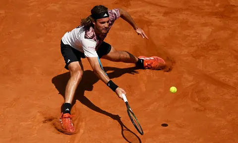 Alcaraz và Tsitsipas vào chung kết Barcelona Open