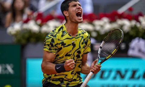 Hạt giống hàng đầu Alcaraz, Swiatek vào bán kết Madrid Open