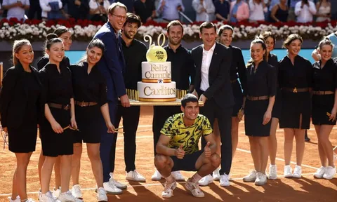 Alcaraz ăn mừng sinh nhật tuổi 20 bằng chiến thắng tại bán kết Madrid Open