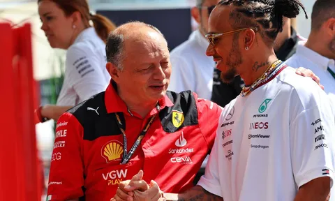 Ferrari lôi kéo Hamilton bằng thỏa thuận trị giá 40 triệu bảng
