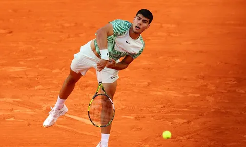 Alcaraz và Djokovic dễ dàng vào vòng 2 giải Quần vợt Pháp mở rộng