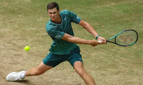 Hurkacz trở thành cựu vô địch Halle Open