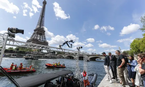 Diễn tập Khai mạc Thế vận hội Paris 2024 trên sông Seine
