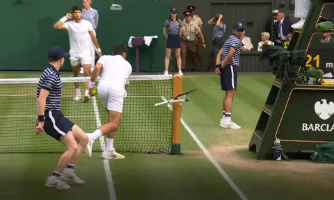 Djokovic bị phạt 8000 USD vì tội đập vợt