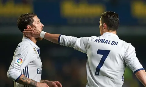 Ramos bị Ronaldo “đá xoáy” trên “sân Instagram