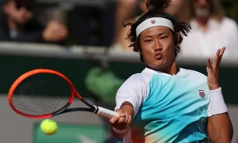 Zhang loại Hurkacz ở Japan Open