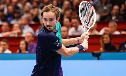 Medvedev khởi đầu ấn tượng tại Vienna, Monfils tiếp tục chuỗi trận thắng