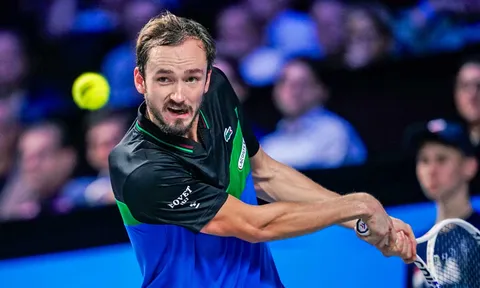 Medvedev gặp Tsitsipas ở bán kết Vienna Open