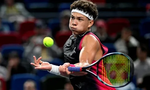 Ben Shelton và Tiafoe bị loại sớm khỏi giải Paris Masters