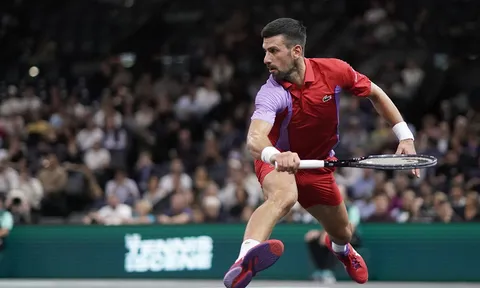 “Sung rụng” tại Paris Masters, Djokovic rộng đường tới ngôi vô địch
