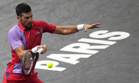 Zverev thua, Sinner bỏ cuộc, Djokovic thẳng tiến vào tứ kết