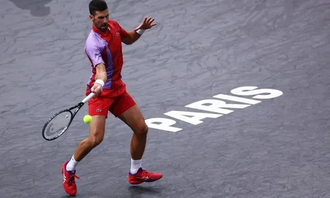 Djokovic biến Rune thành cựu vô địch Paris Masters