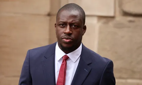 Mendy khởi kiện đòi tiền Manchester City