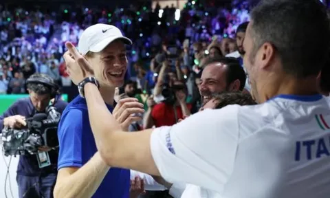 Sinner thắng toàn diện trước Djokovic ở bán kết Davis Cup 2023