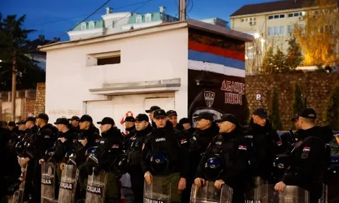 Hooligan Sao Đỏ Belgrade tấn công dã man cổ động viên Man City