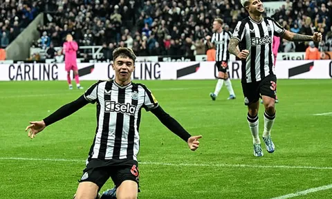 Lewis Miley - cầu thủ ghi bàn trẻ nhất Premier League của Newcastle