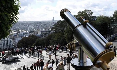 Biểu tình phản đối tăng giá khách sạn tại Paris