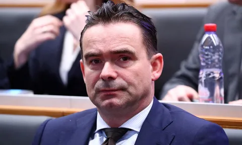 Overmars bị “cấm túc toàn cầu” 1 năm vì bê bối tình dục