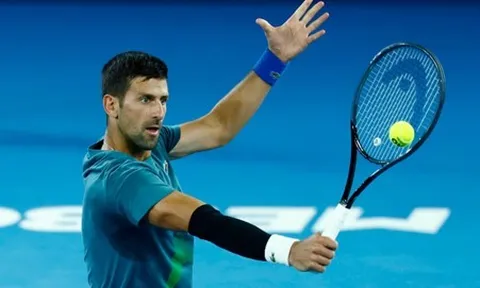 Djokovic chật vật trước tay vợt lần đầu ra mắt Australia Open