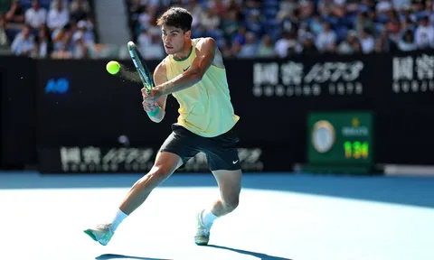 Zverev “hút chết”, Alcaraz chật vật vào vòng 3 Australia Open 2024