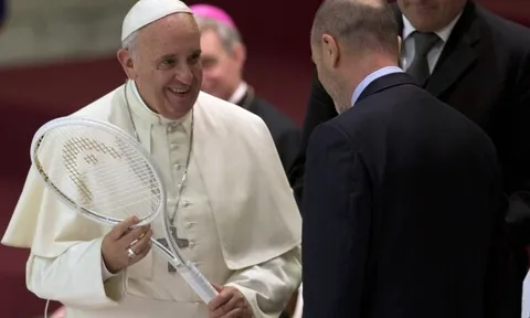 Đức Giáo Hoàng Francis chúc mừng nước Ý sau chiến thắng của Sinner 