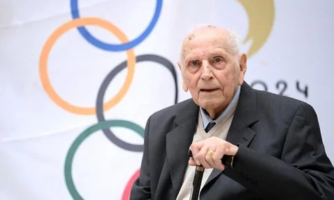 Huy chương vàng Charles Coste được chọn rước đuốc tại Paris 2024 trước thềm sinh nhật 100 tuổi